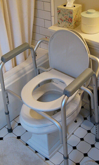 Стільці туалети для інвалідів