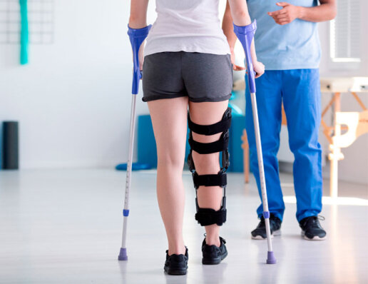 Можно ли ходить в ортезе и наступать на ногу?