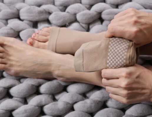 Як одягати компресійні панчохи?