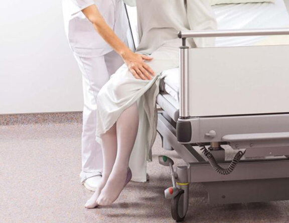 Как выбрать компрессионные чулки для операции?