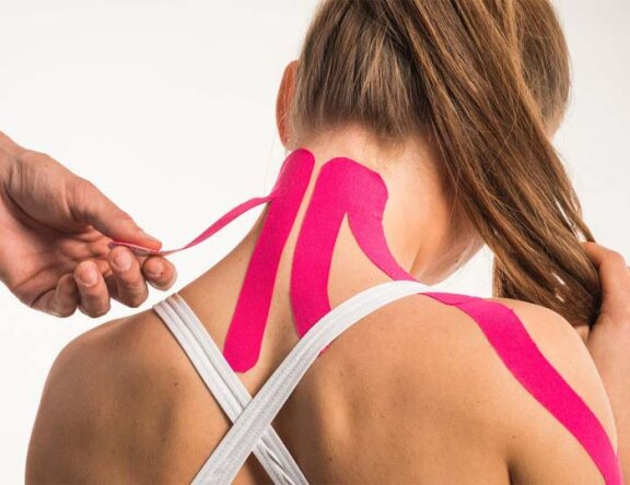 Как крепить кинезио-тейпы: инструкция по тейпированию