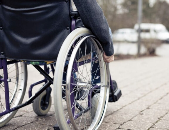 Інвалідний візок для квартири та для вулиці: в чому різниця